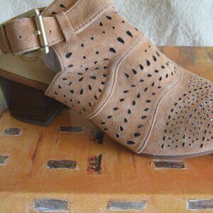 BELLA VITA Fonda Tan Biscuit Perforated Suede Heels 6 1/2 6.5 N Shoes NIB NEW